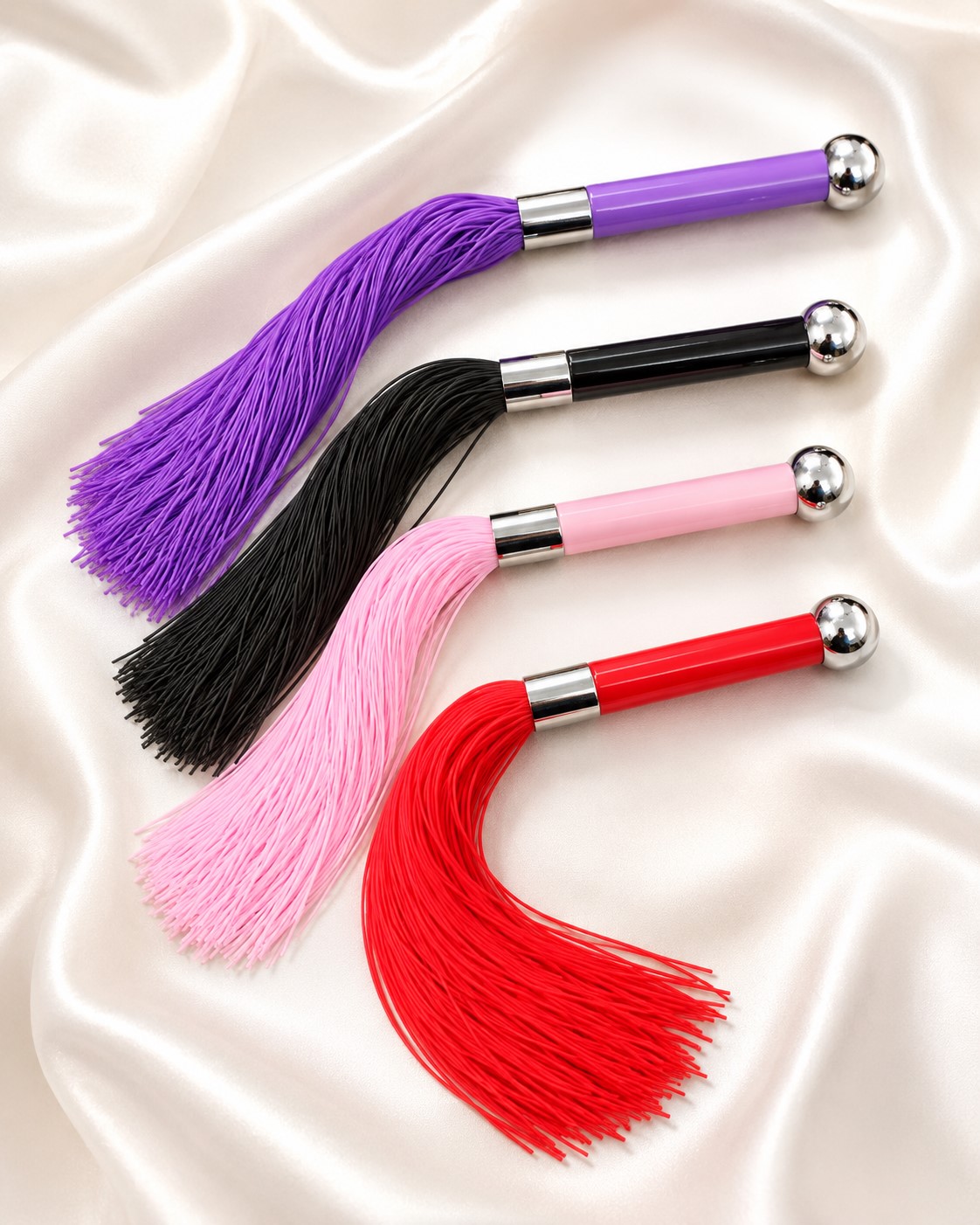 Silikonflogger mit schwerem Metallgriff in schwarz!