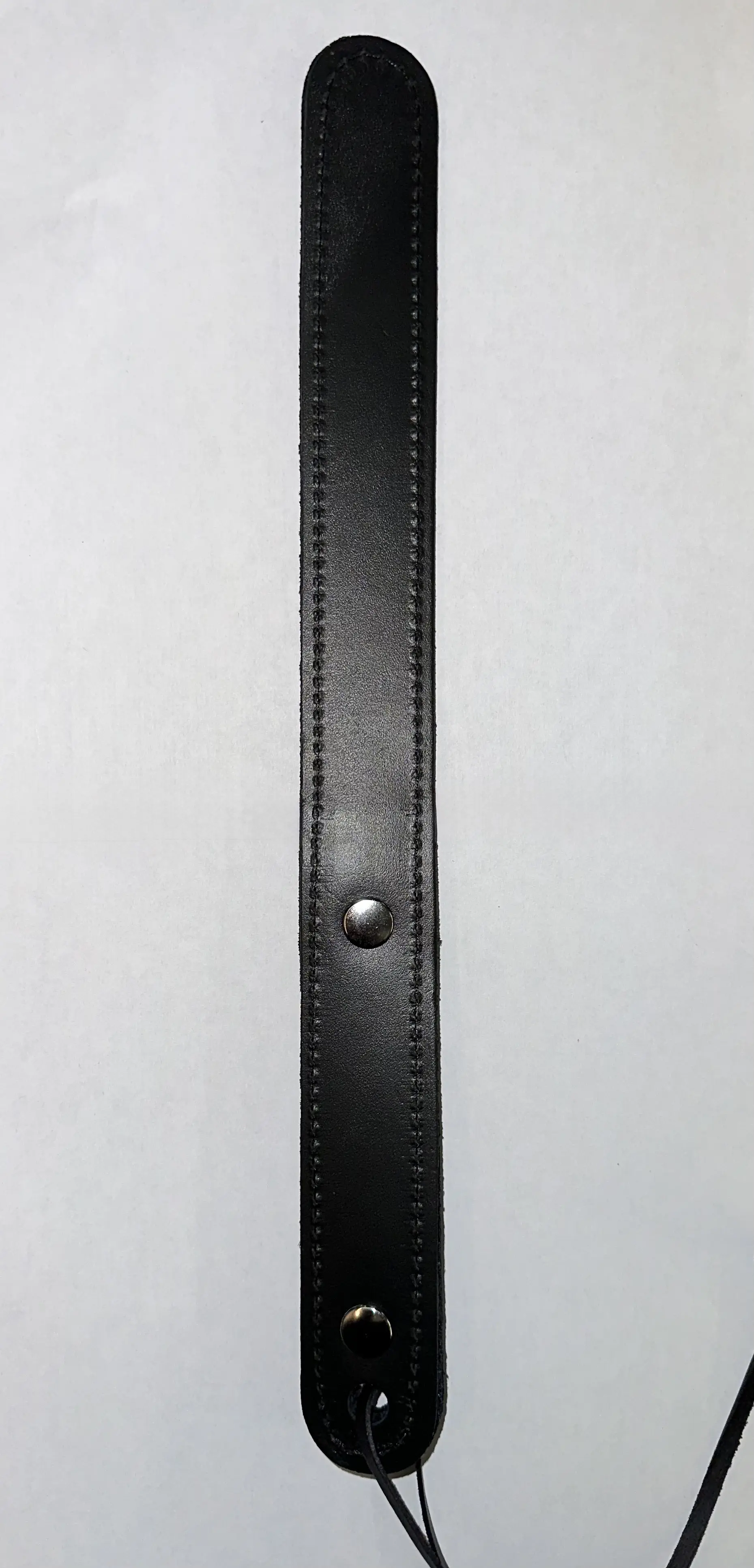 Leder Klatsche mit Nieten in 4 Farben